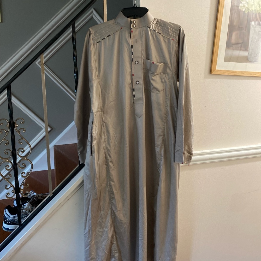 Traditional Thobe with Contrasting Trim